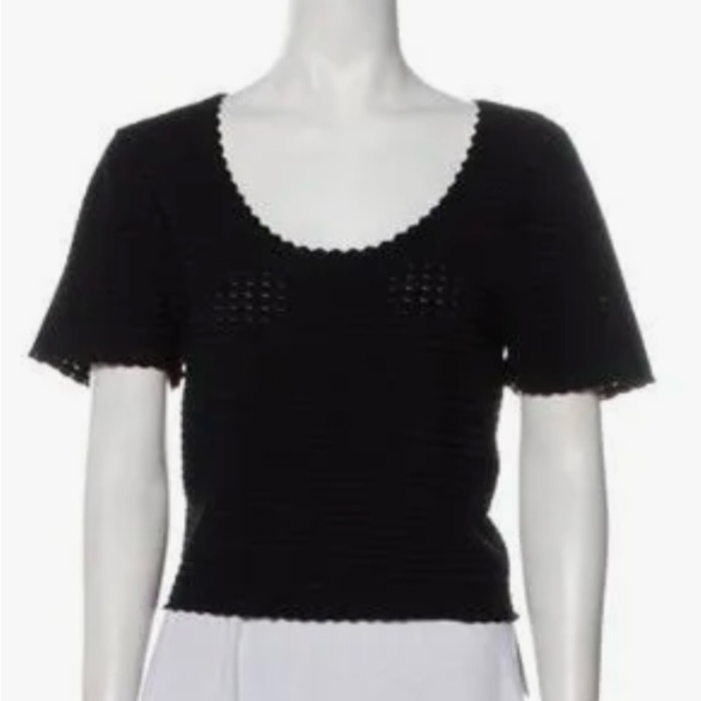 Alice + Olivia crew neck short sleeved knit top.